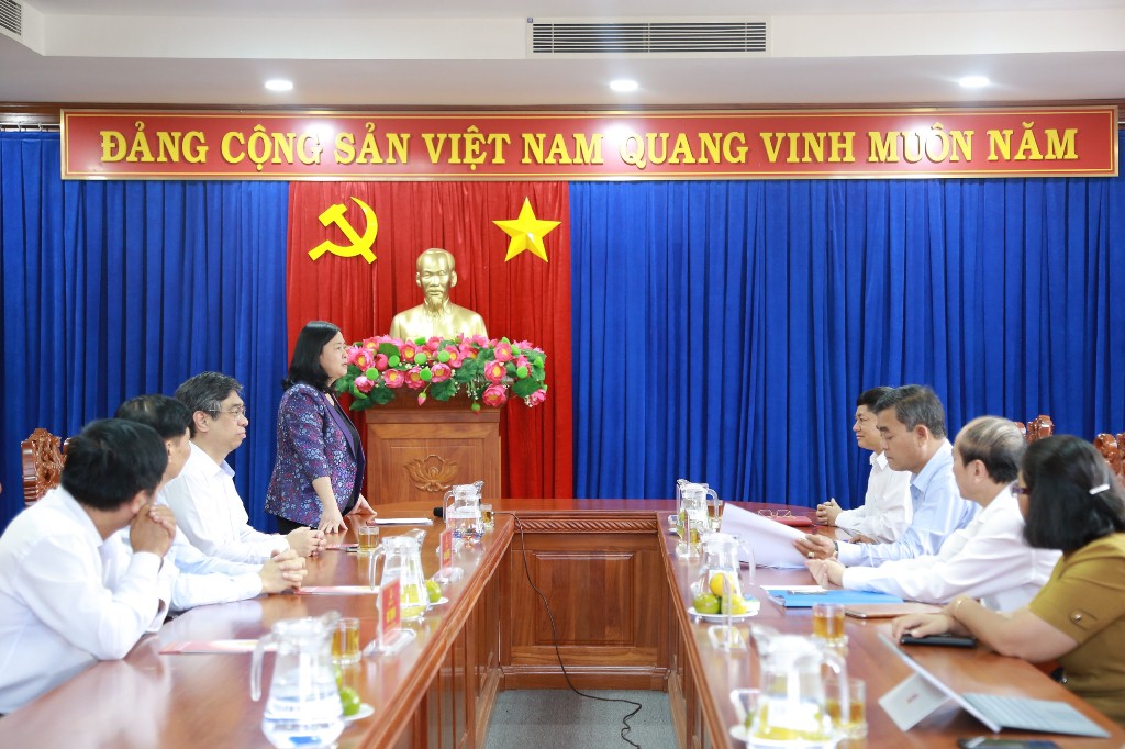 Trưởng Ban Dân vận Trung ương Bùi Thị Minh Hoài làm việc với Thường trực Tỉnh ủy