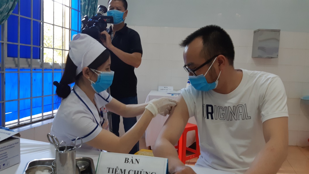 Các  tỉnh Tây Nguyên đồng loạt tiêm vaccine COVID-19 cho nhóm đối tượng ưu tiên