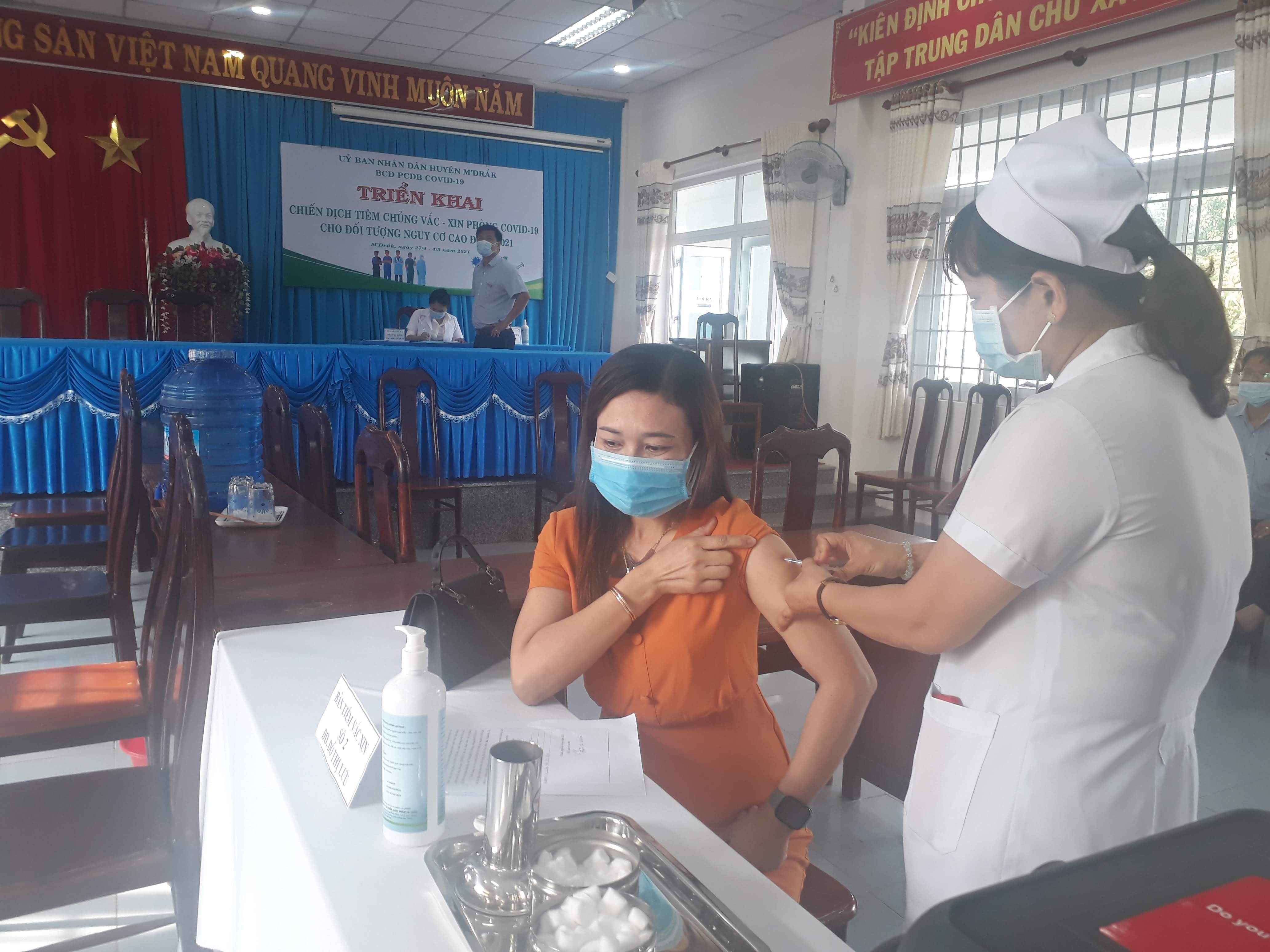 Huyện M’Drắk triển khai tiêm vắc xin phòng Covid-19