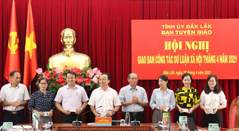 Giao ban công tác dư luận xã hội tháng 4 năm 2021
