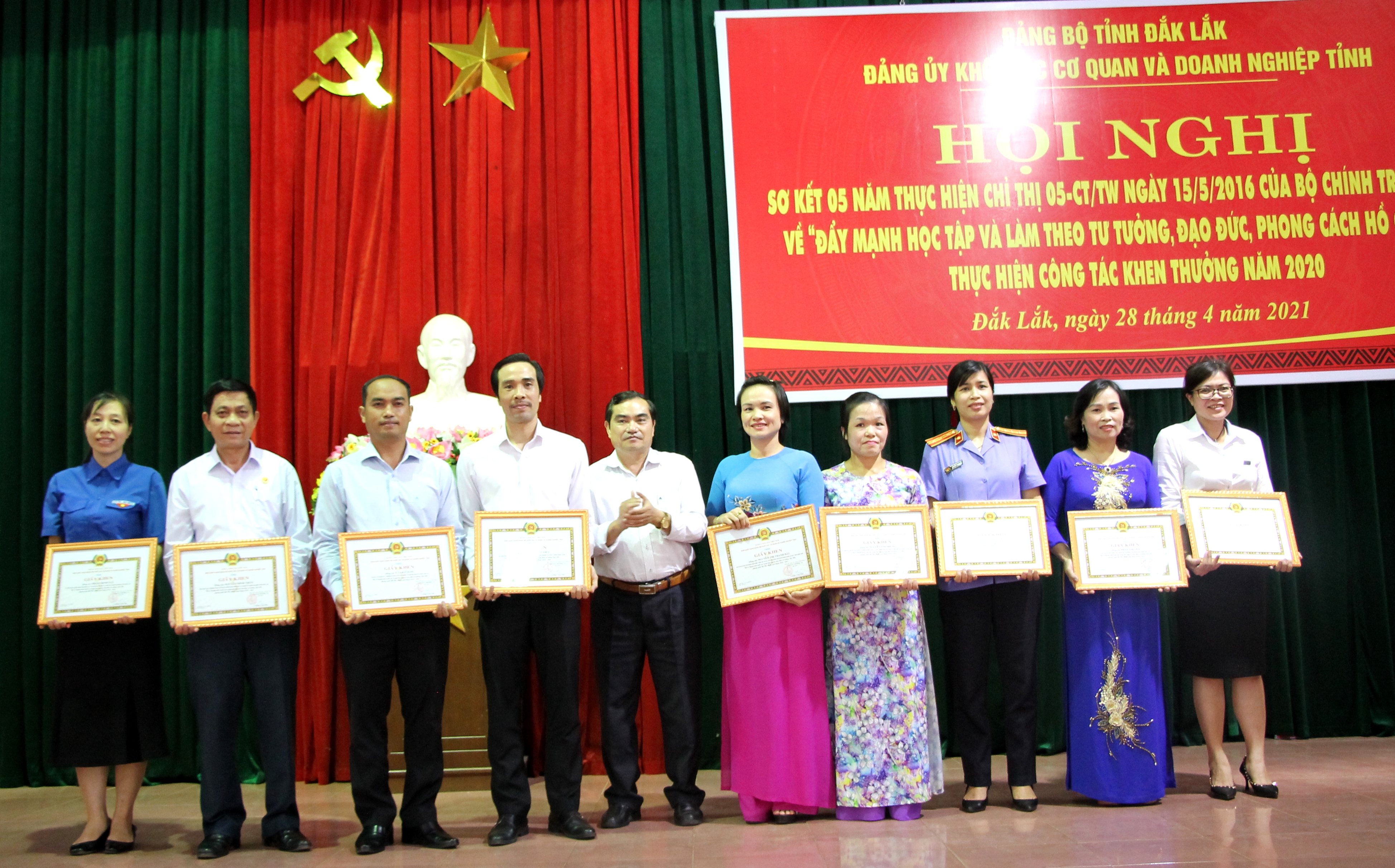 Đảng ủy khối các cơ quan và doanh nghiệp tỉnh sơ kết 5 năm thực hiện Chỉ thị 05 -CT/TW