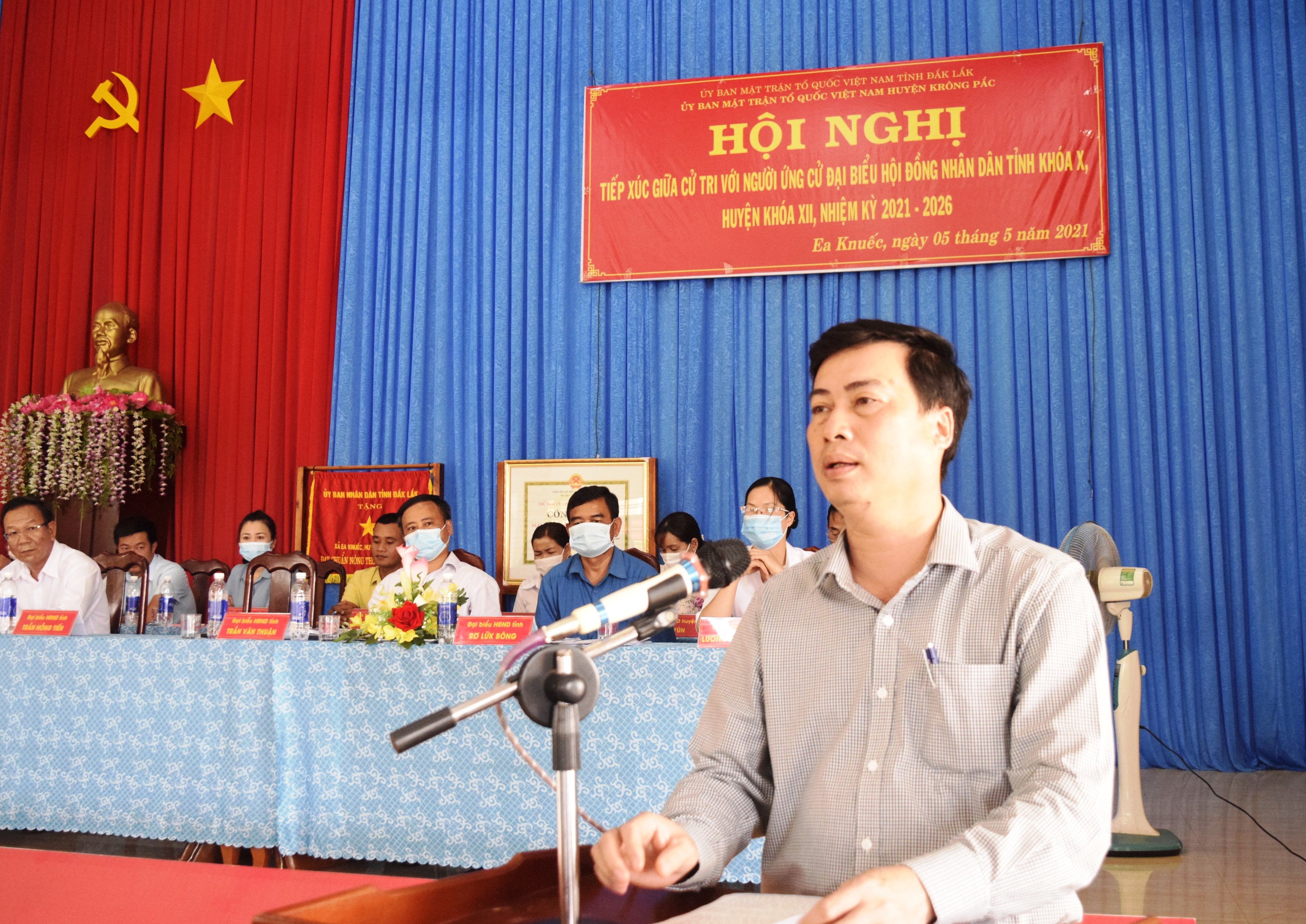 Cử tri huyện Krông Pắc tiếp xúc với người ứng cử đại biểu HĐND các cấp