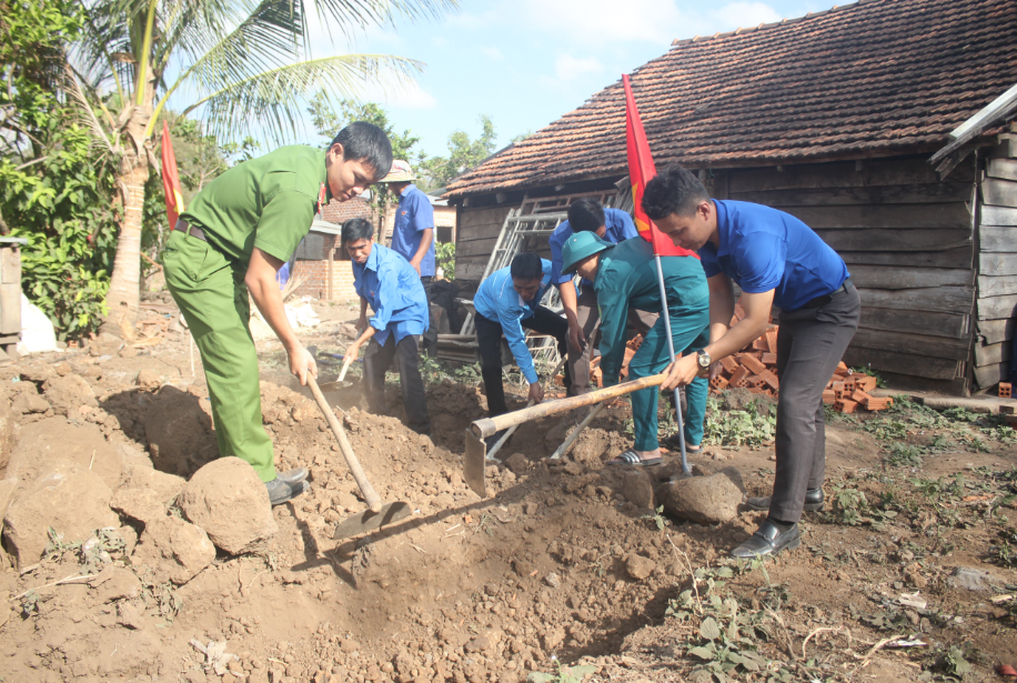 Tuổi trẻ Buôn Đôn hướng về ngày hội non sông