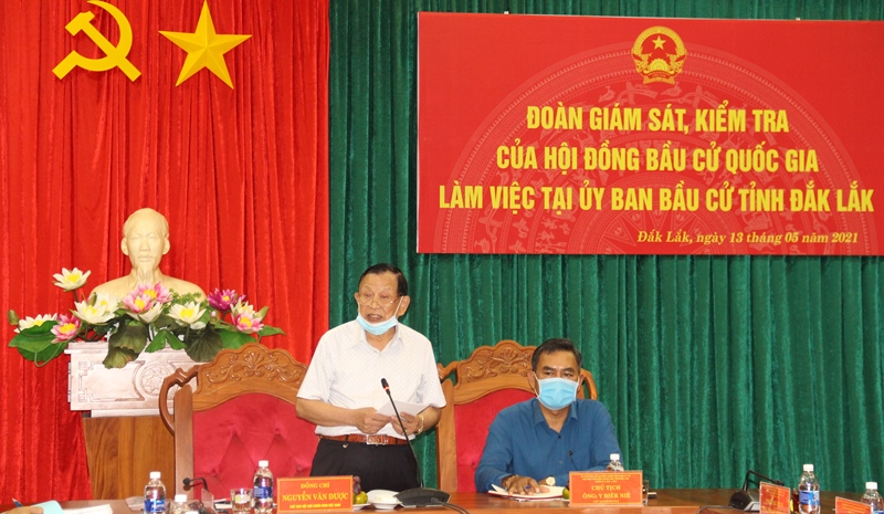 Đoàn giám sát, kiểm tra của Hội đồng bầu cử quốc gia làm việc với UBBC tỉnh Đắk Lắk