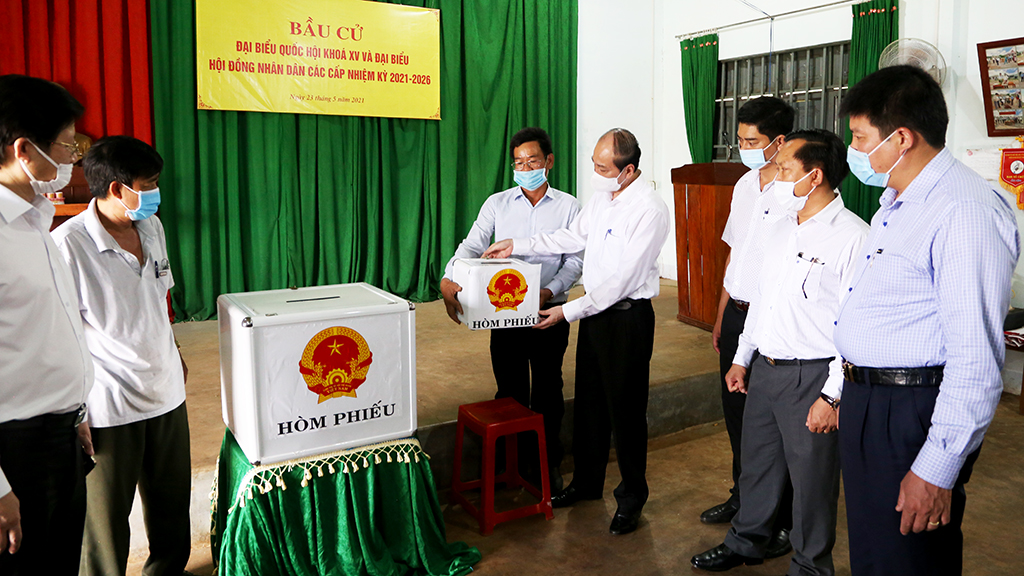 Kiểm tra công tác chuẩn bị bầu cử trên địa bàn huyện Ea H’leo