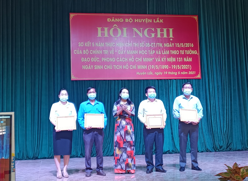 Sơ kết 5 năm thực hiện Chỉ thị số 05-CT/TW của Bộ Chính trị và tọa đàm kỷ niệm 131 năm Ngày sinh Chủ tịch Hồ Chí Minh