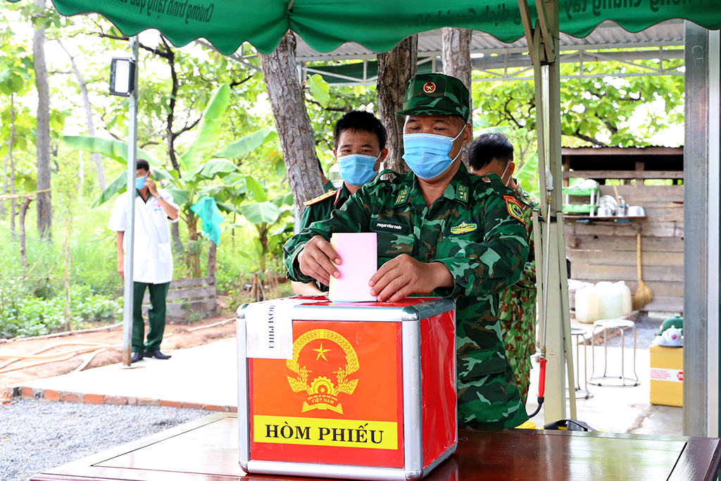 Gửi gắm niềm tin từ tuyến đầu chống dịch trên biên giới