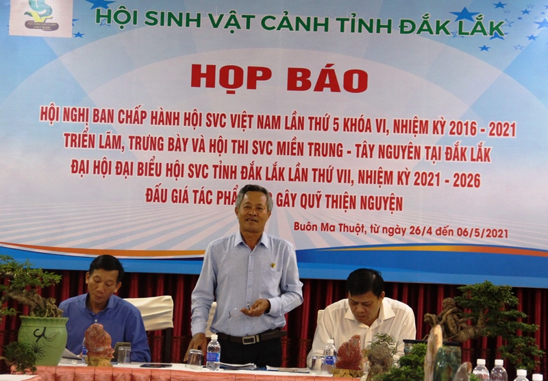 Dak Lak Ornamental Plants Association holding press conference on typical activities