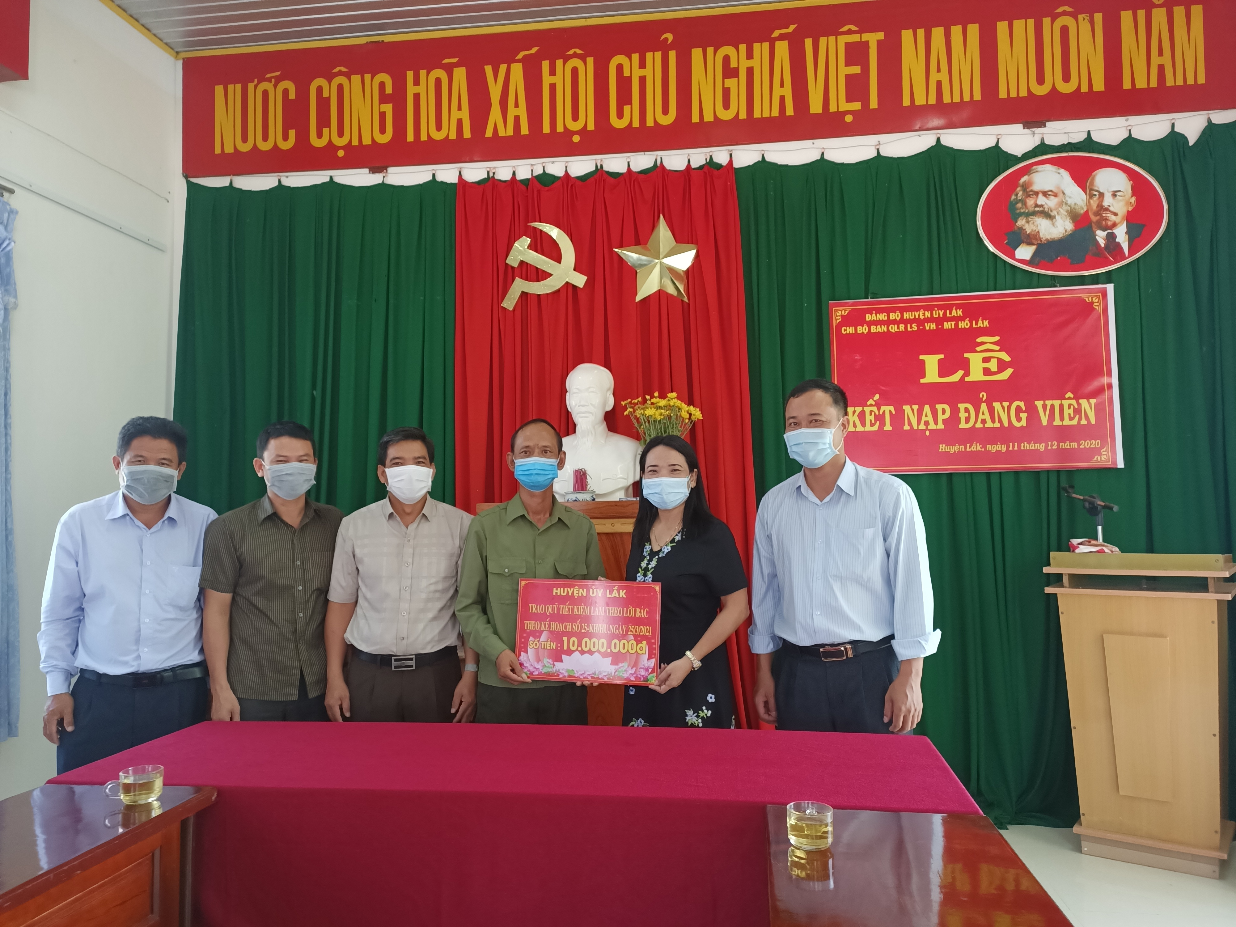 Hỗ trợ 100 triệu đồng cho người dân có hoàn cảnh khó khăn