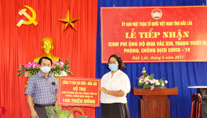 Ngân hàng miễn phí tiền chuyển ủng hộ Quỹ vaccine phòng COVID-19.