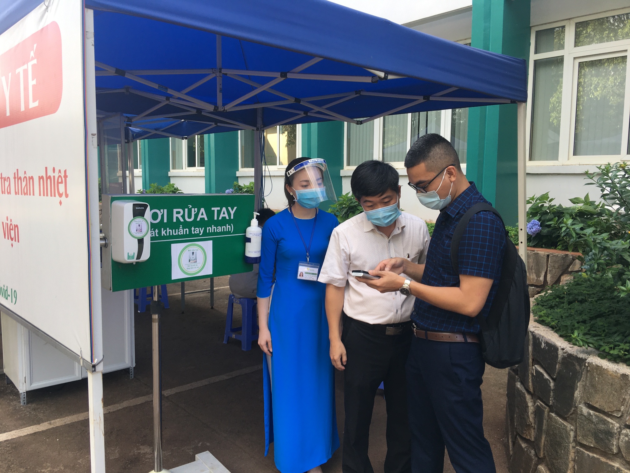 Các cơ sở khám, chữa bệnh triển khai khai báo y tế điện tử bằng quét mã QR-Code