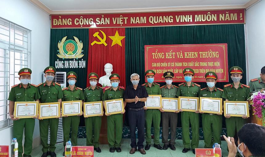 Công an huyện Buôn Đôn tổng kết chiến dịch cấp căn cước công dân