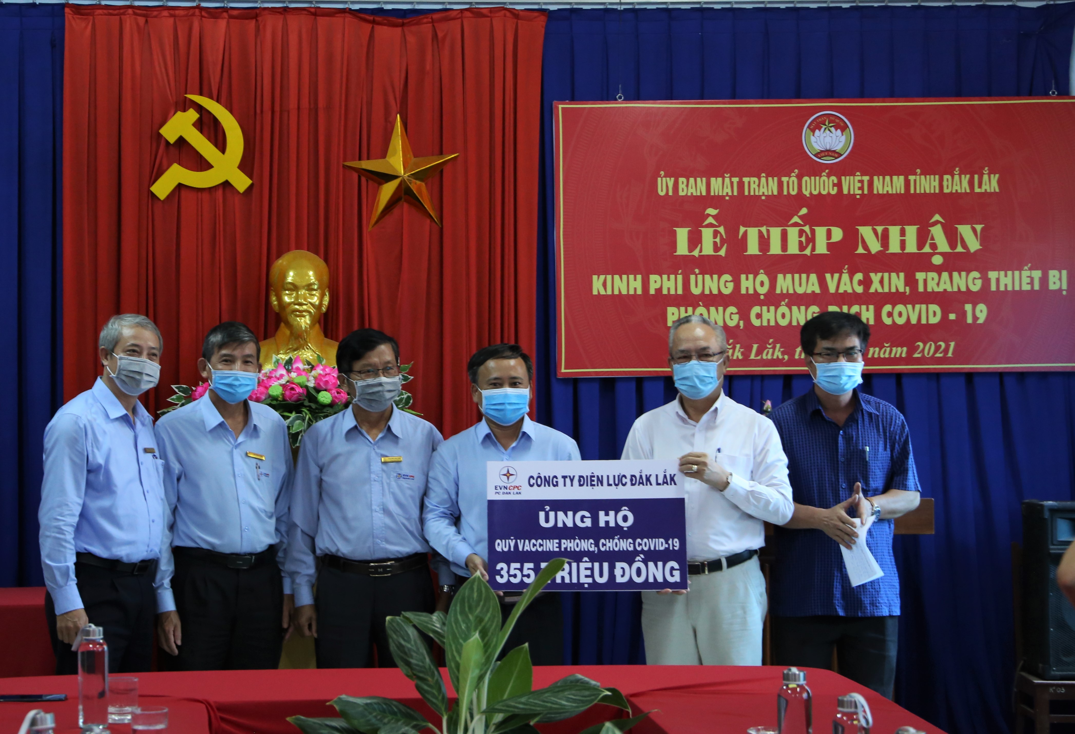 Các doanh nghiệp, địa phương tiếp tục ủng hộ kinh phí phòng chống dịch COVID-19