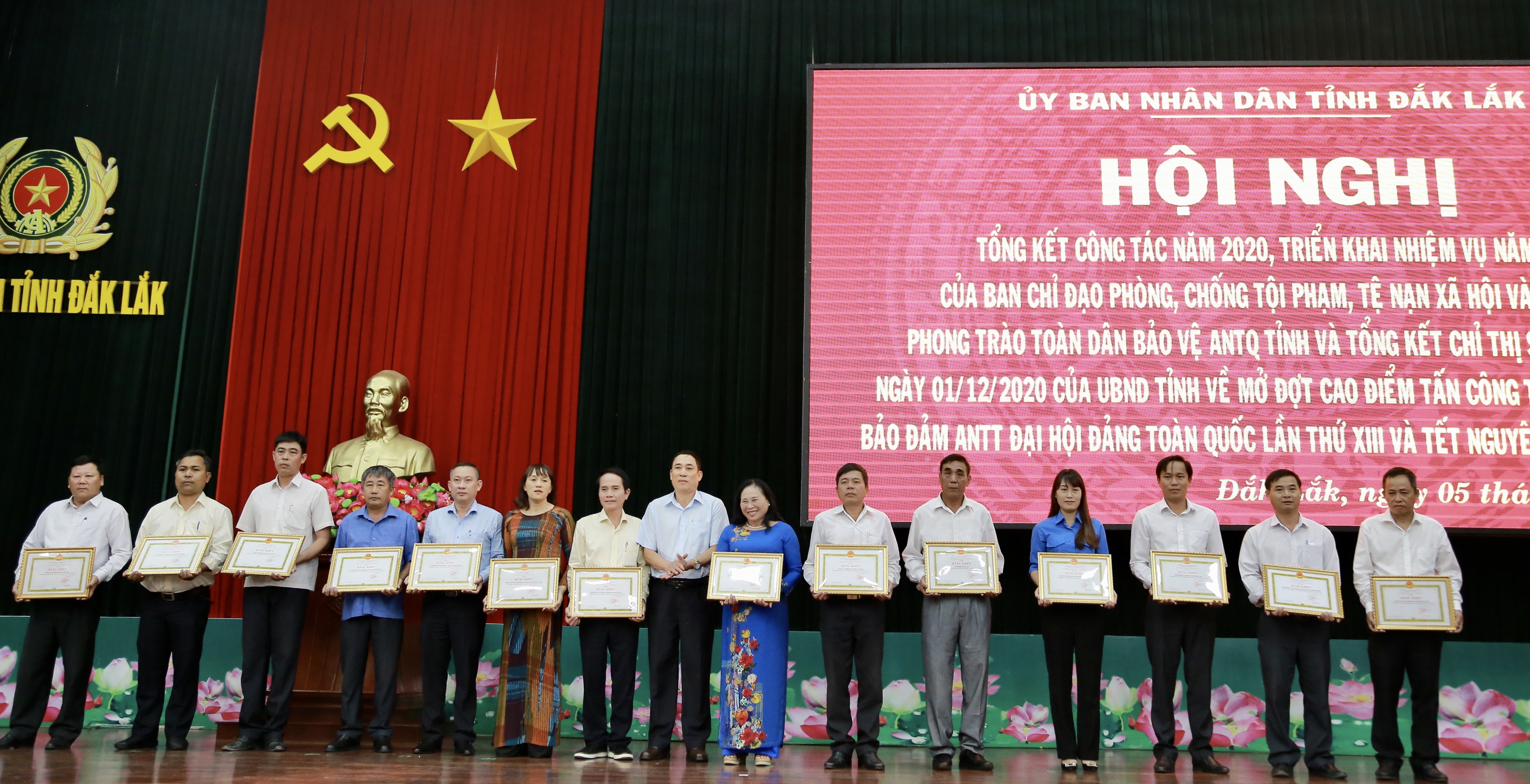 Dak Lak reviews prevention and fight against crime and movement of all people protecting national security