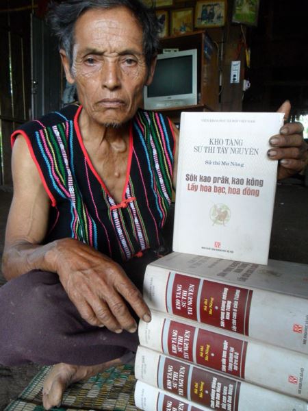 Dak Lak Province requests considering and granting the title “People’s Artisan” to one individual and “Merited Artisan” to 20 individuals