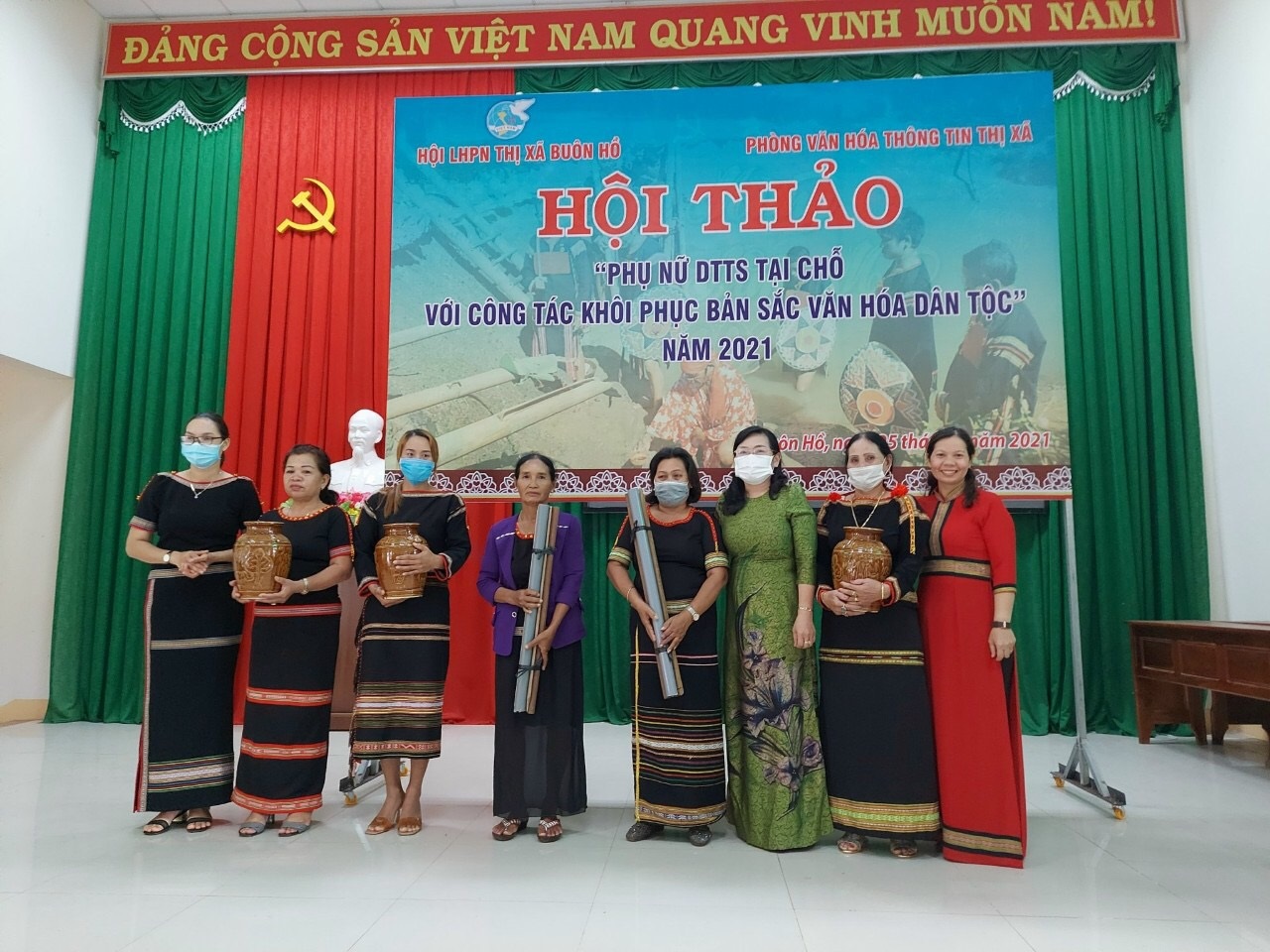 Hội thảo “Phụ nữ dân tộc thiểu số tại chỗ với công tác khôi phục bản sắc văn hóa dân tộc”