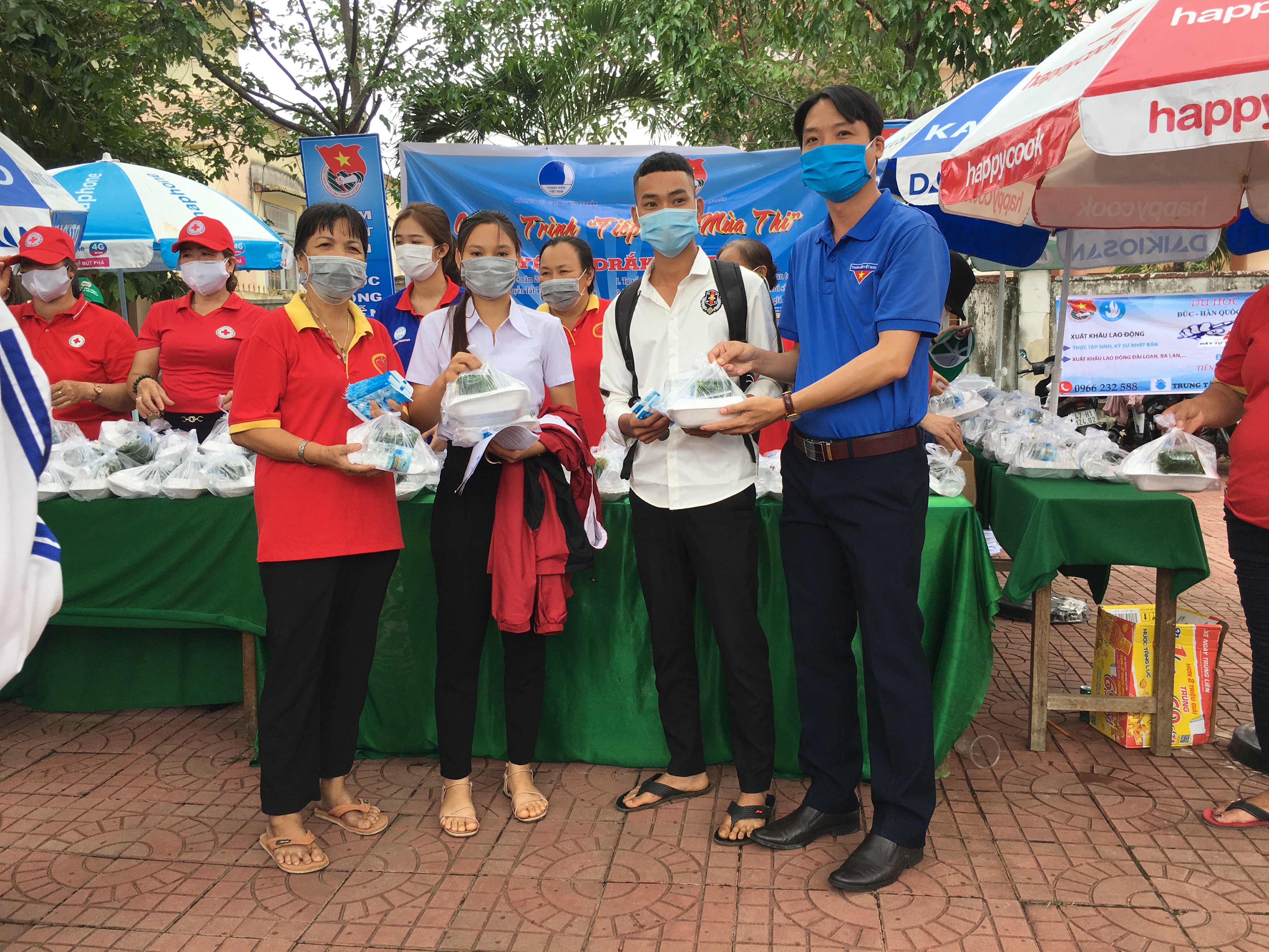 Huyện M'Drắk: Nhiều hoạt động đồng hành cùng sĩ tử