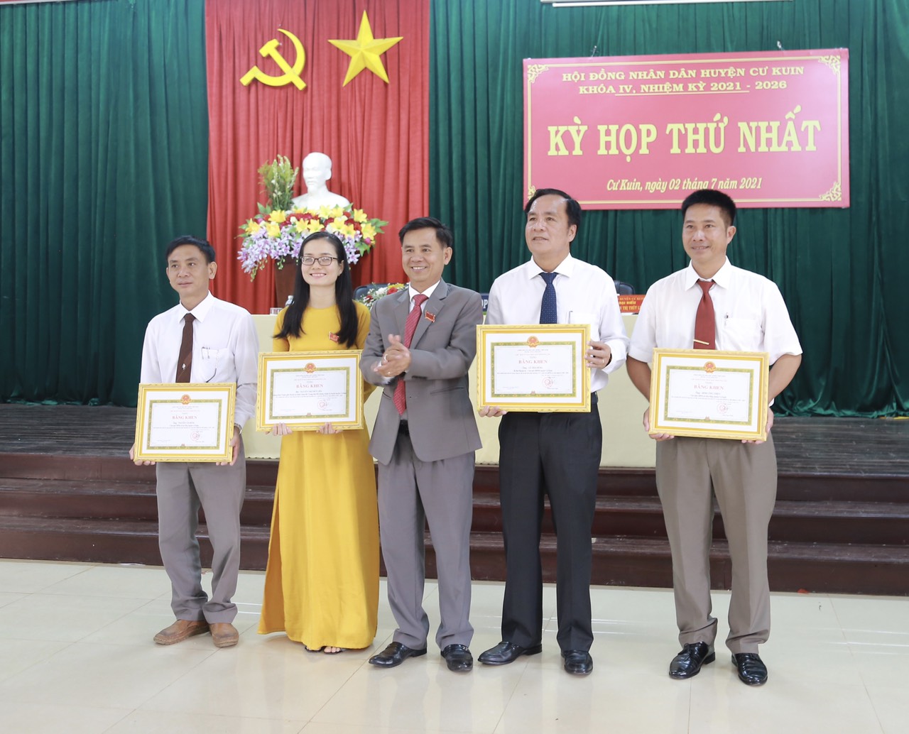 Kỳ họp thứ nhất HĐND huyện Cư Kuin khóa IV, nhiệm kỳ 2021 - 2026