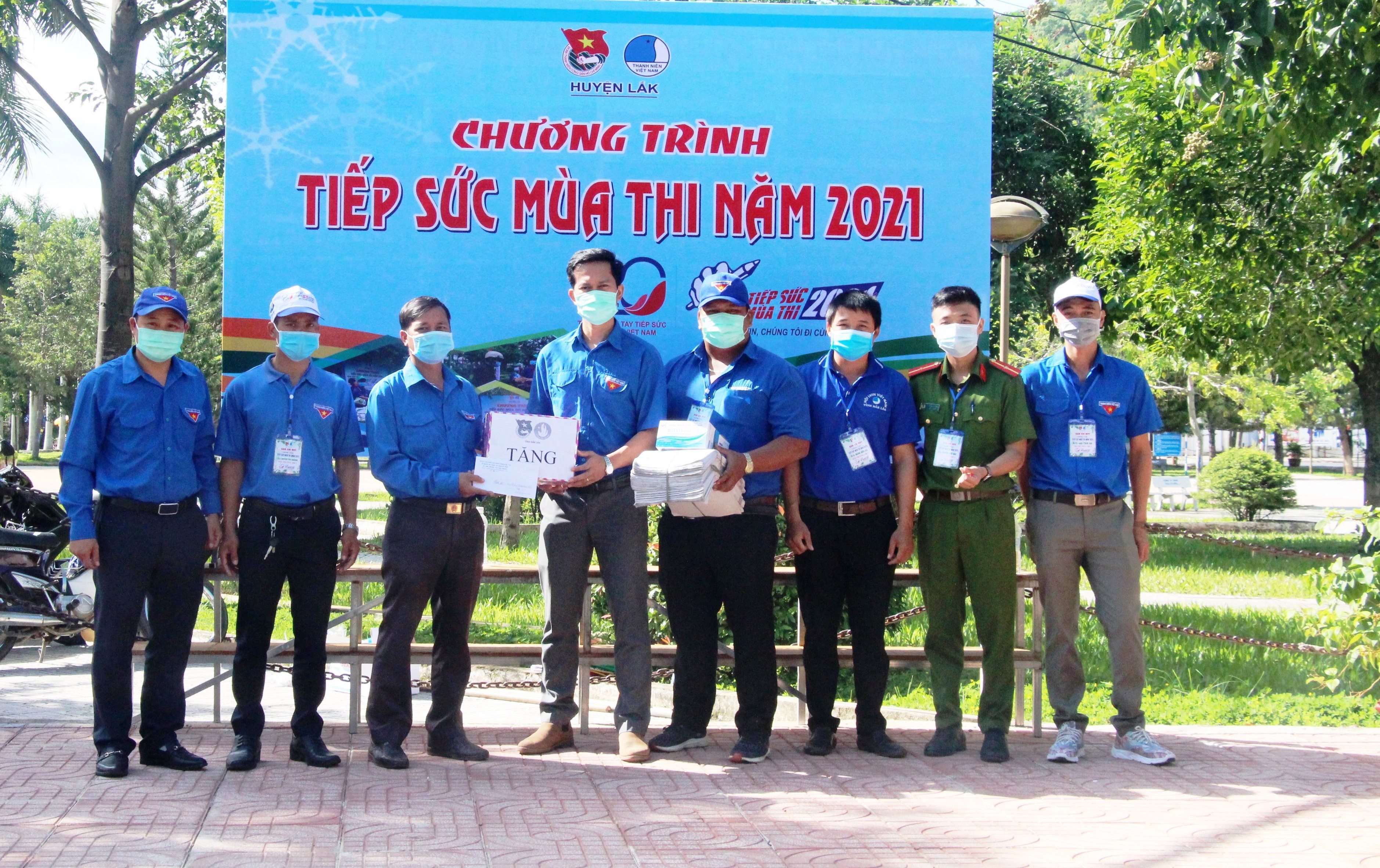 Thăm, động viên các đội hình “Tiếp sức mùa thi” năm 2021