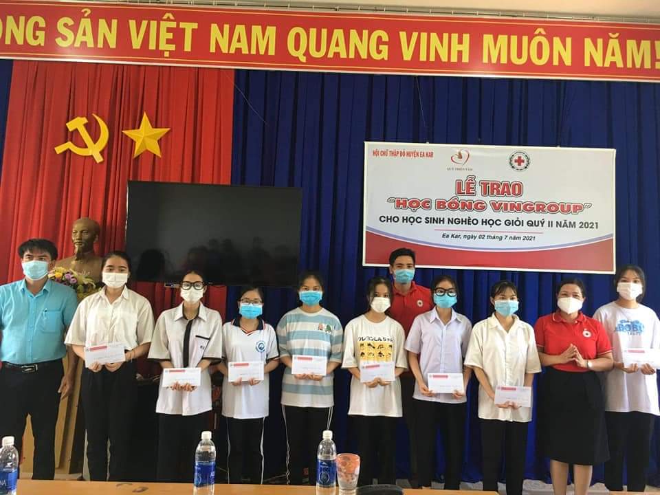 Trao học bổng cho 191 em học sinh nghèo trên địa bàn tỉnh Đắk Lắk