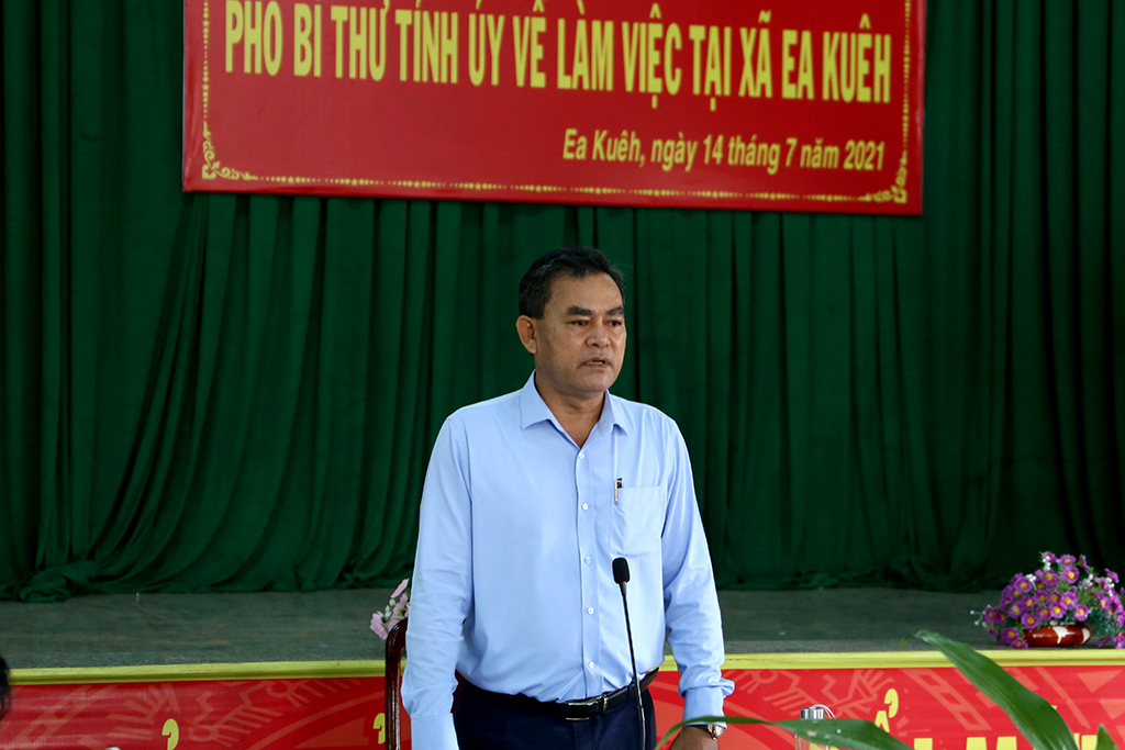 Đoàn công tác của Thường trực Tỉnh ủy làm việc tại xã Ea Kuêh, huyện Cư M’gar