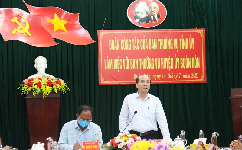 Đoàn công tác của Thường vụ Tỉnh ủy làm việc với Huyện ủy Buôn Đôn
