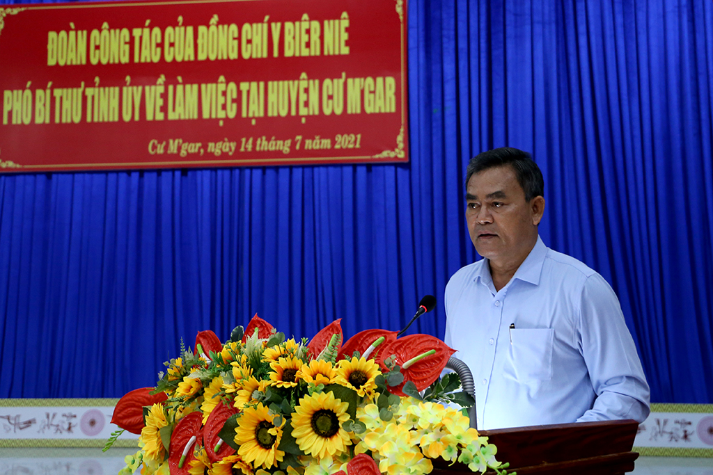 Đoàn công tác của Phó Bí thư Tỉnh ủy Y Biêr Niê làm việc với Huyện ủy Cư M’gar