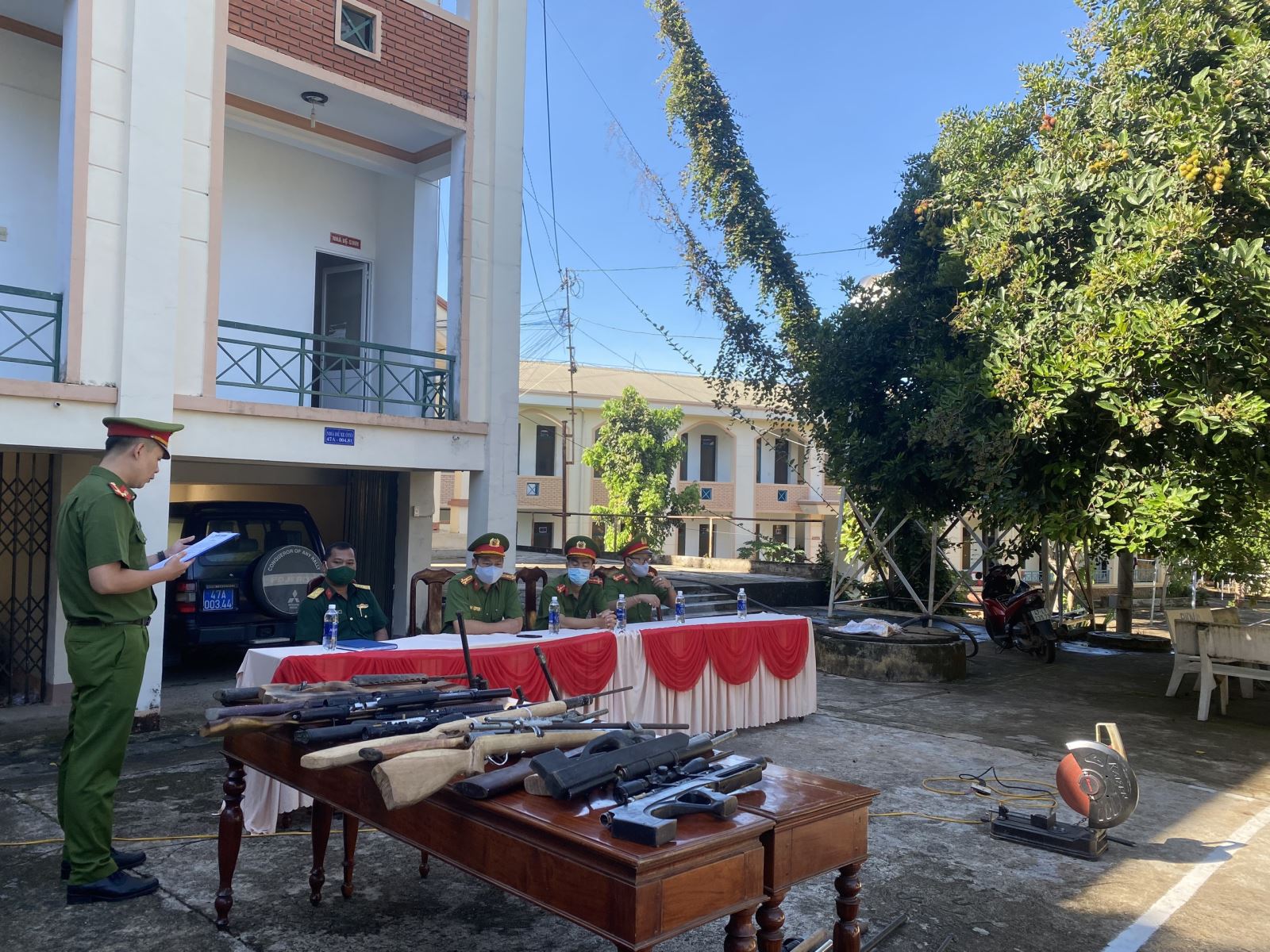 Công an huyện Krông Ana tiêu hủy vũ khí , vật liệu nổ, công cụ hỗ trợ năm 2021