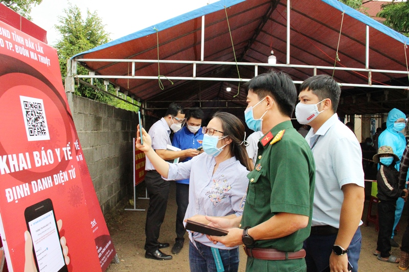 Viettel Đắk Lắk lắp đặt hệ thống khai báo Y tế điện tử tại chốt kiểm dịch xã Hòa Phú, thành phố Buôn Ma Thuột