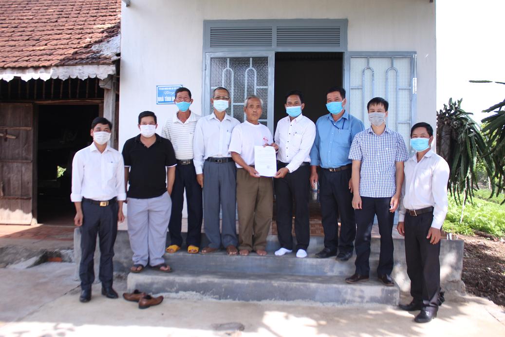 Trao 02 nhà tình nghĩa cho các đối tượng chính sách tại huyện Buôn Đôn