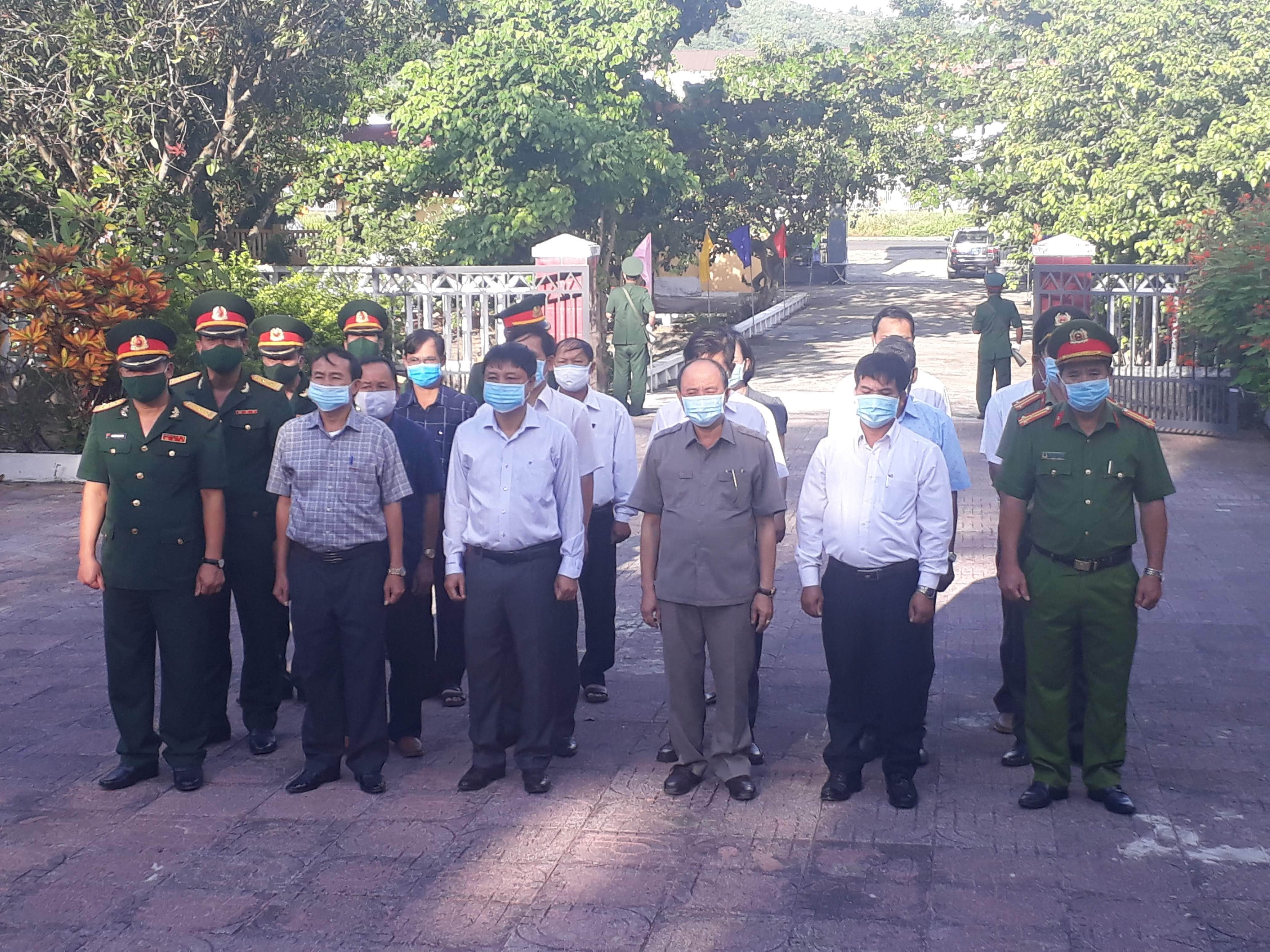 Lãnh đạo huyện M’Drắk viếng Nghĩa trang liệt sỹ nhân Kỷ niệm 74 năm Ngày thương binh liệt sỹ 27/7