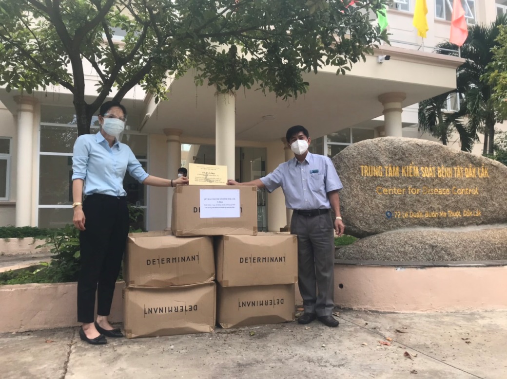 Trao tặng 30.000 khẩu trang kháng khuẩn cho cơ sở y tế phòng, chống dịch Covid-19