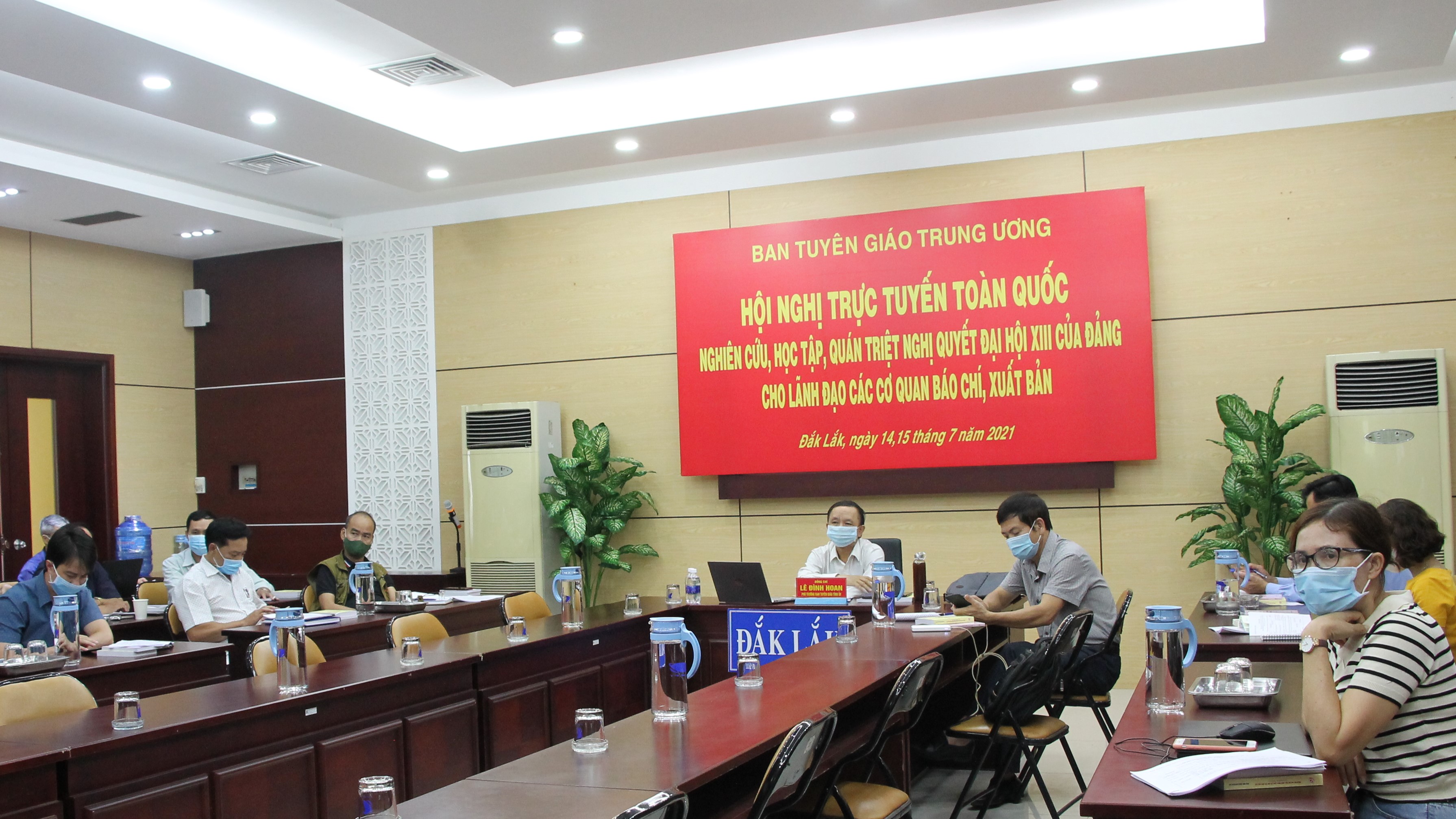 Nationwide online conference on researching, studying, and understanding the 13th National Party Congress Resolution