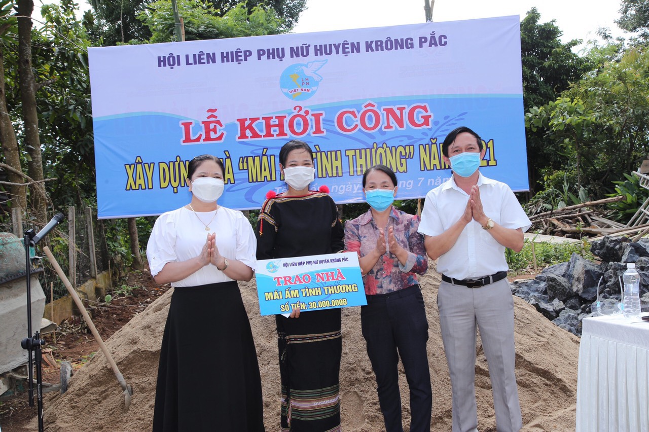 Hội Liên hiệp Phụ nữ huyện Krông Pắc khởi công xây dựng “Mái ấm tình thương” cho hội viên nghèo