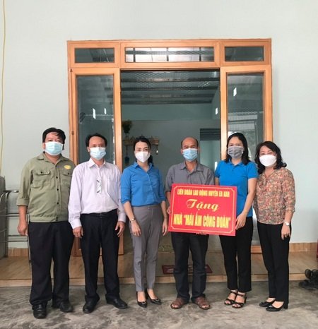 Công đoàn huyện Ea Kar hỗ trợ xây nhà cho đoàn viên khó khăn