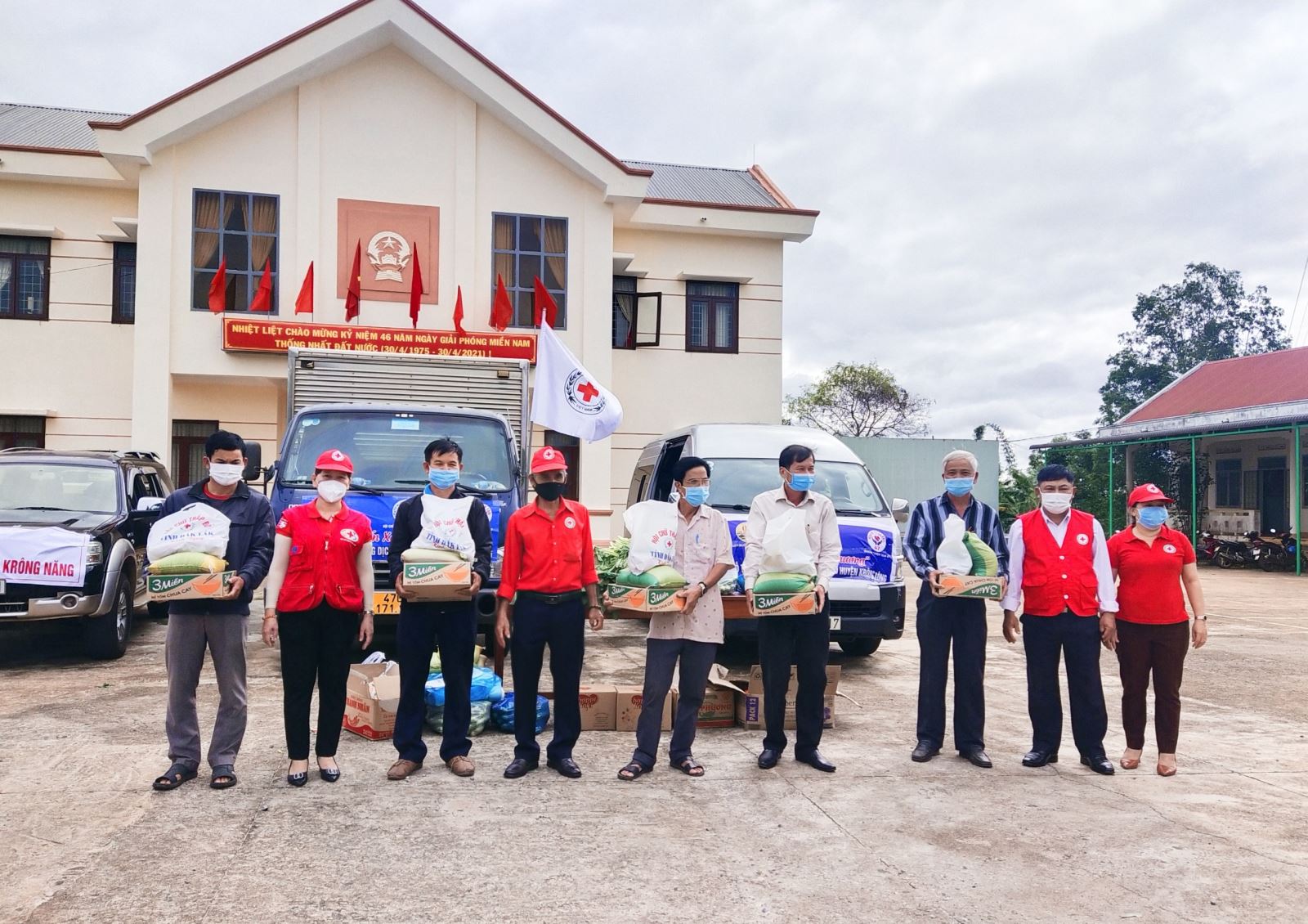 “Chuyến xe yêu thương ” về với huyện Krông Năng