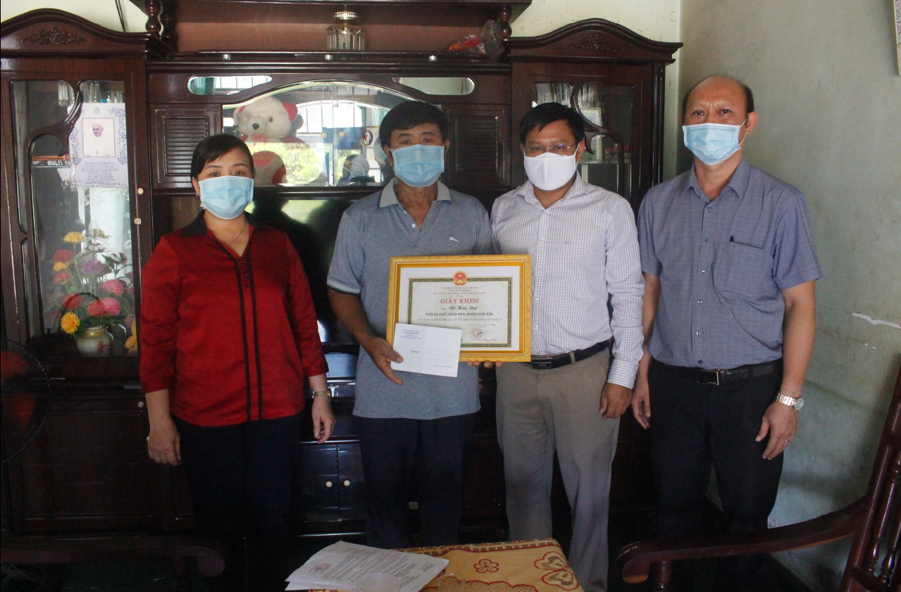 Khen thưởng công dân chấp hành nghiêm quy định trong công tác phòng, chống dịch COVID-19