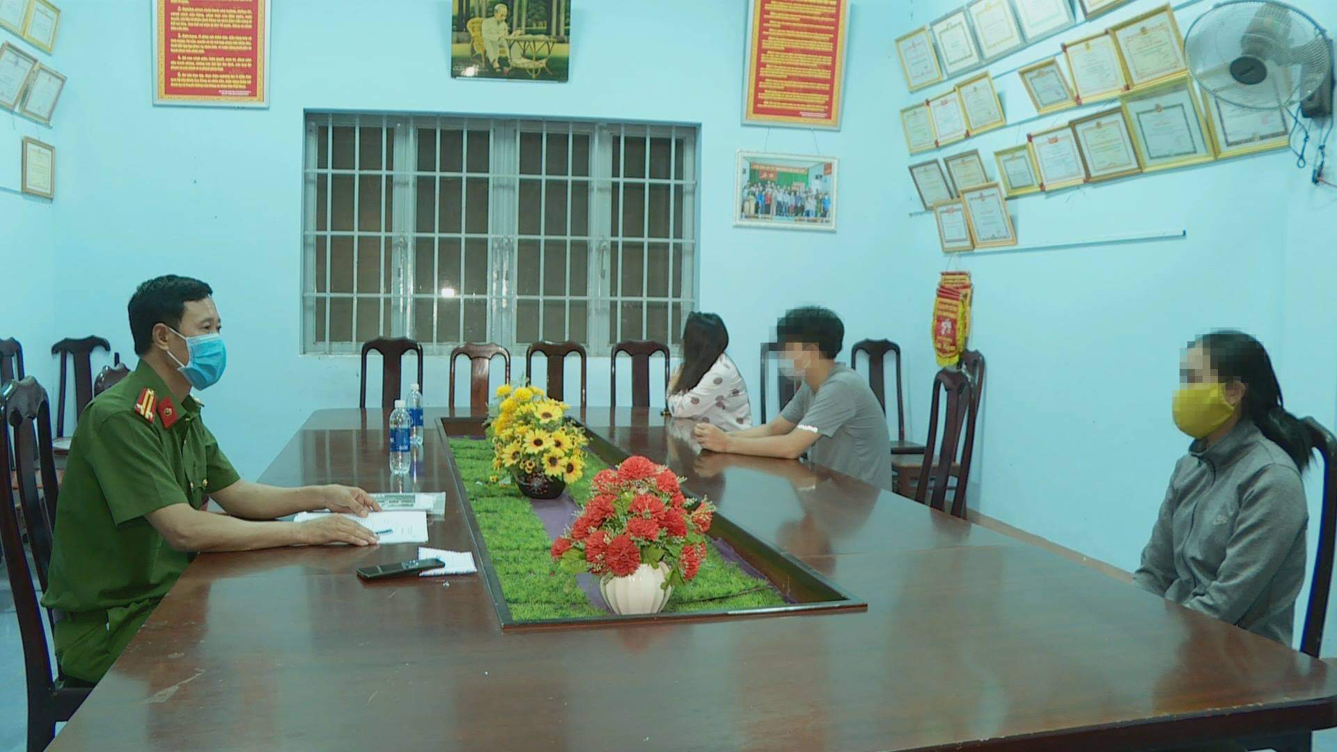 Xử phạt nhóm người tổ chức ăn nhậu rồi phát trực tiếp lên mạng xã hội