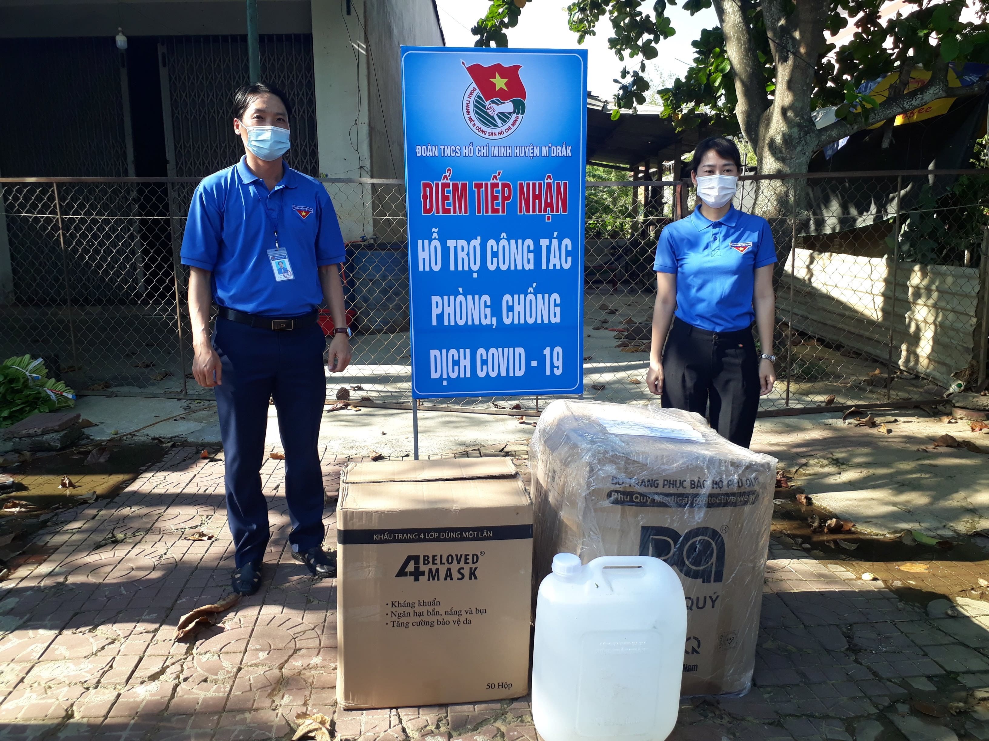 Tỉnh Đoàn Đắk Lắk thăm các chốt kiểm soát phòng chống dịch COVID-19 trên địa bàn huyện M’Drắk