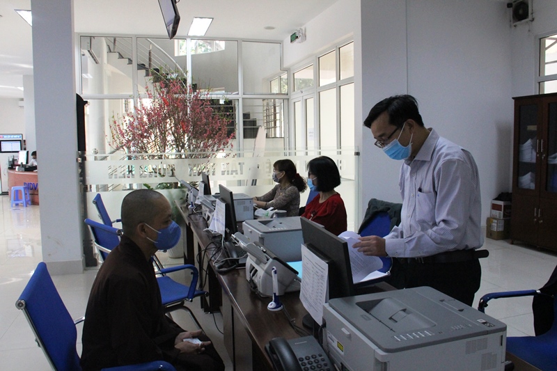 Khuyến khích người dân nộp hồ sơ TTHC trực tuyến tại dichvucong.daklak.gov.vn