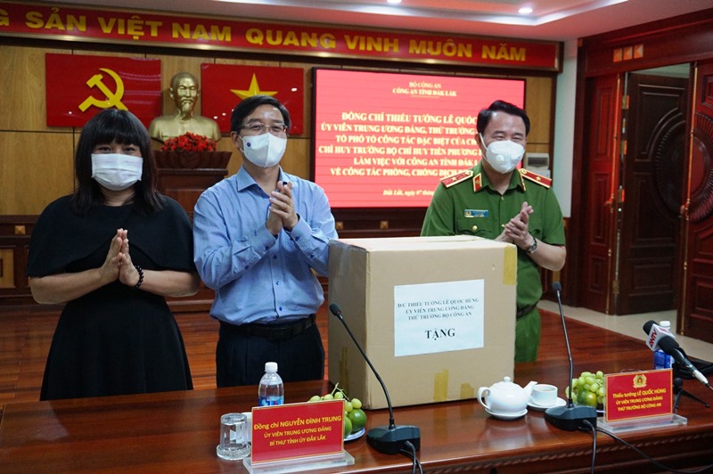 Deputy Minister of Public Security inspects the prevention and control of the COVID-19 epidemic in Dak Lak Province