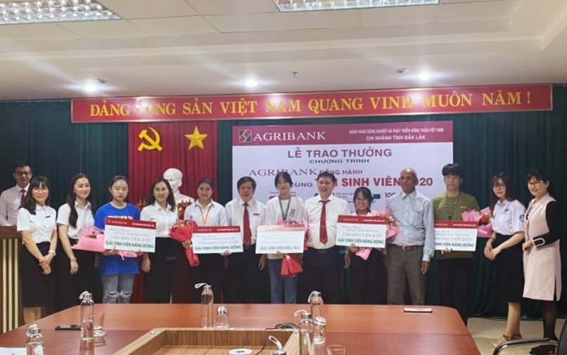 Agribank đồng hành cùng tân sinh viên