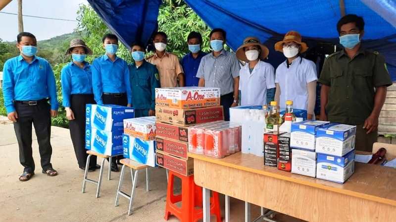 Công đoàn huyện Ea H’leo thăm, tặng quà lực lượng tuyến đầu chống dịch Covid-19