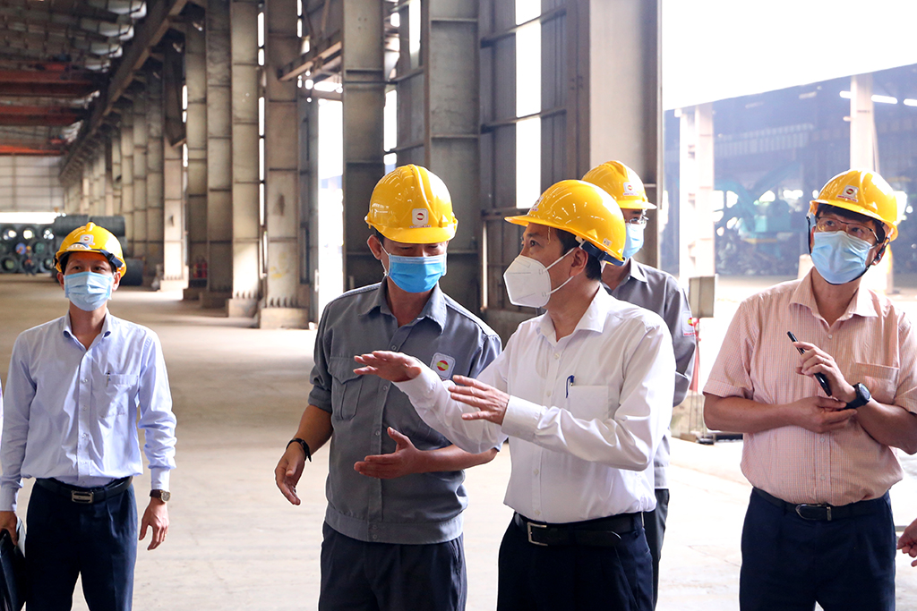 Chủ tịch UBND tỉnh Phạm Ngọc Nghị kiểm tra thực tế tại Khu công nghiệp Hòa Phú
