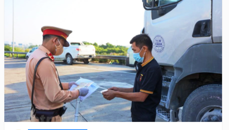 Xử lý tài xế lợi dụng xe luồng xanh chở “chui” 4 người trong thùng xe