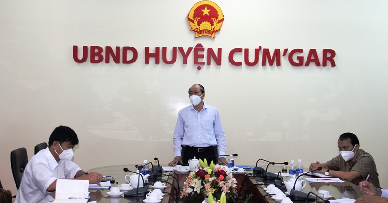 Chairman of the Provincial People’s Committee Pham Ngoc Nghi inspects COVID-19 prevention and control in Cư M’gar District