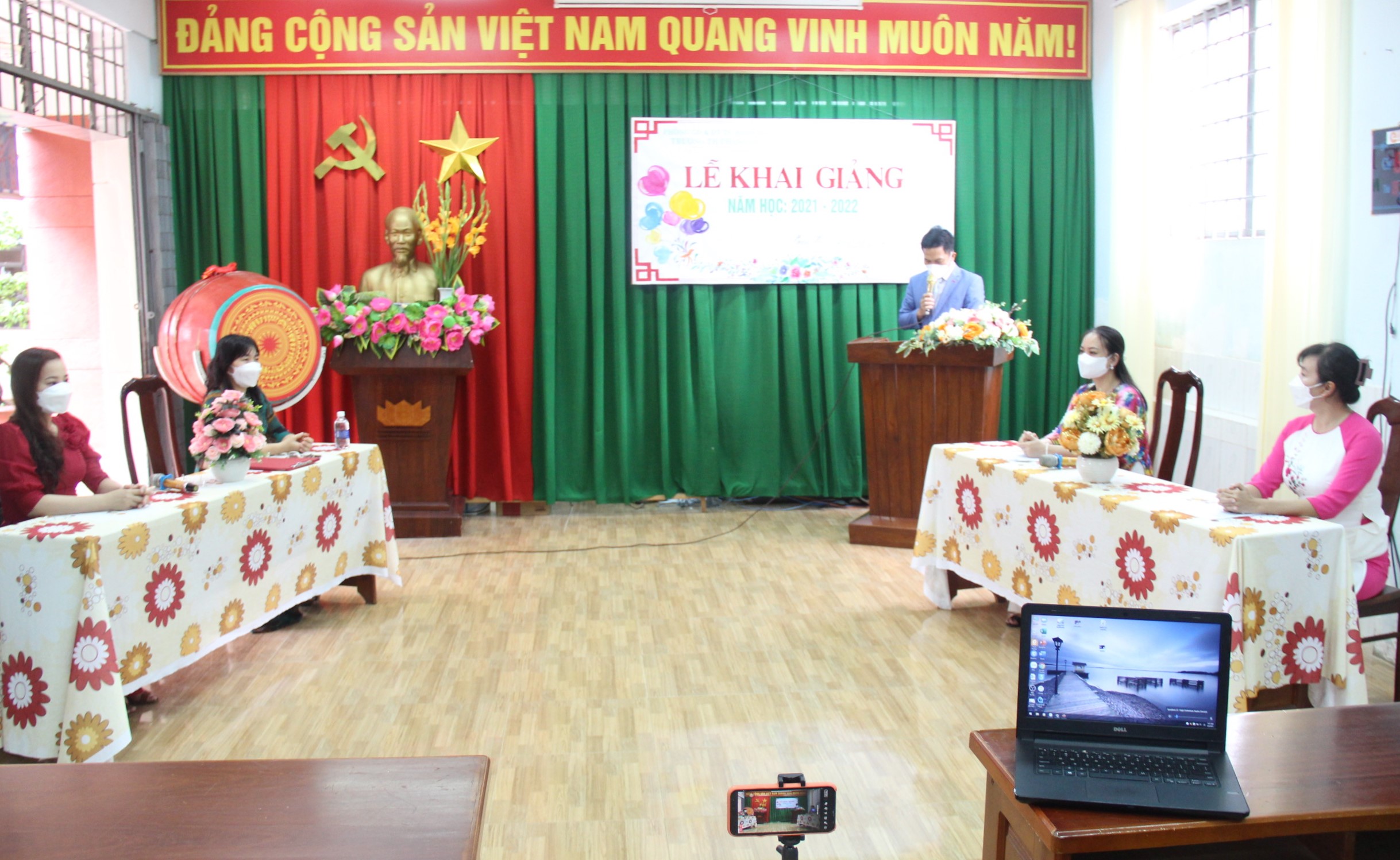 Dak Lak Province organizes the opening ceremony of the 2021-2022 school year safely, concisely, and practically