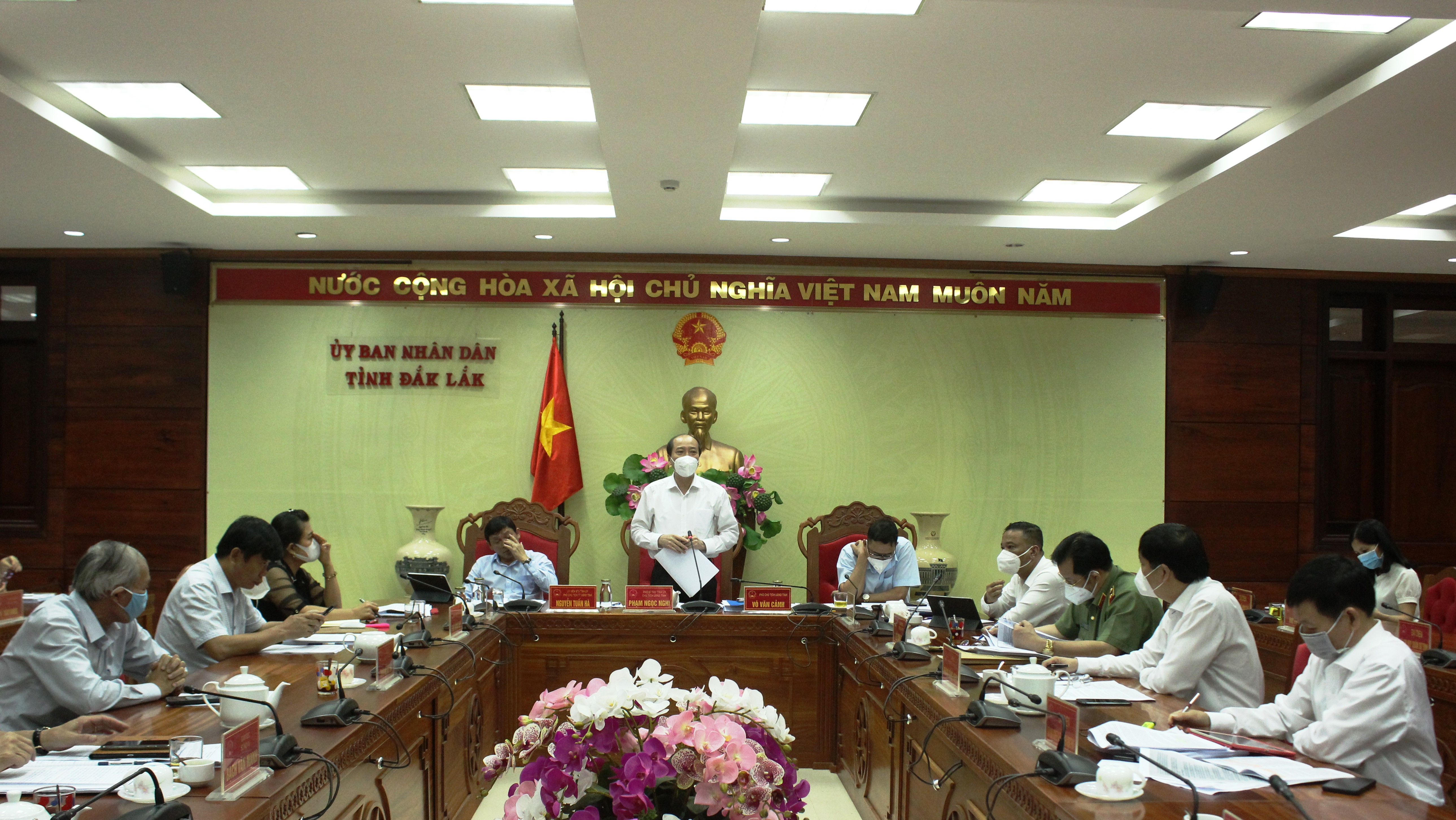 Phiên họp thành viên UBND tỉnh thông qua nội dung trình Kỳ họp HĐND tỉnh