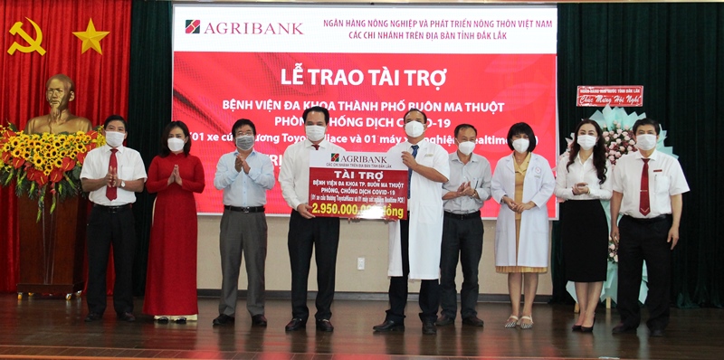 Hệ thống Agribank trên địa bàn tỉnh Đắk Lắk tài trợ gần 3 tỷ đồng mua sắm  phương tiện, thiết bị y tế