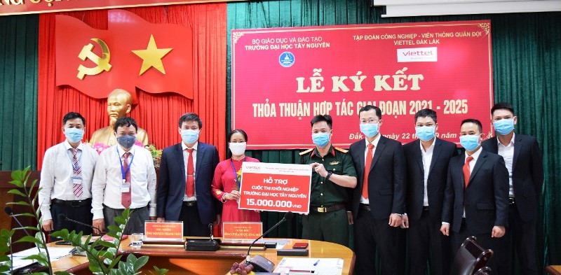 Viettel Đắk Lắk ký kết thỏa thuận hợp tác với Trường Đại học Tây Nguyên